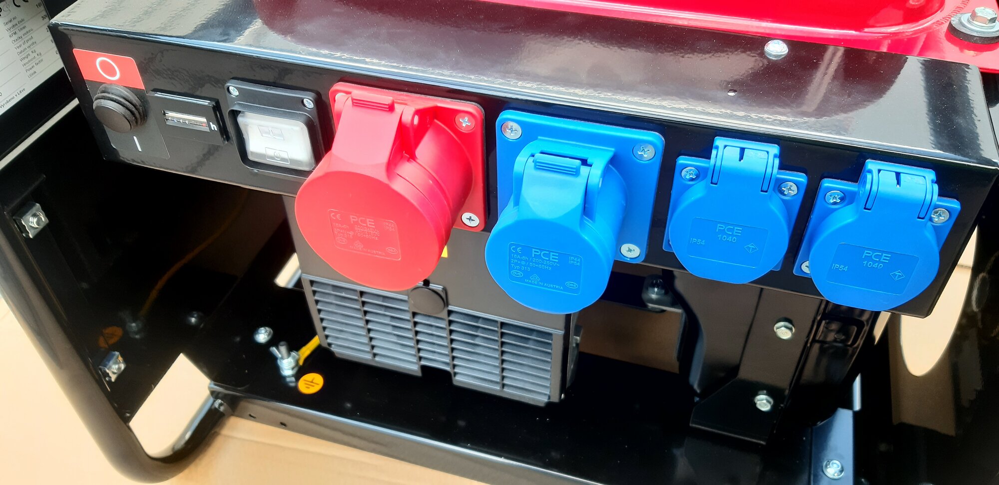 HONDA - Rámová profesionální elektrocentrála ECMT 7000G
