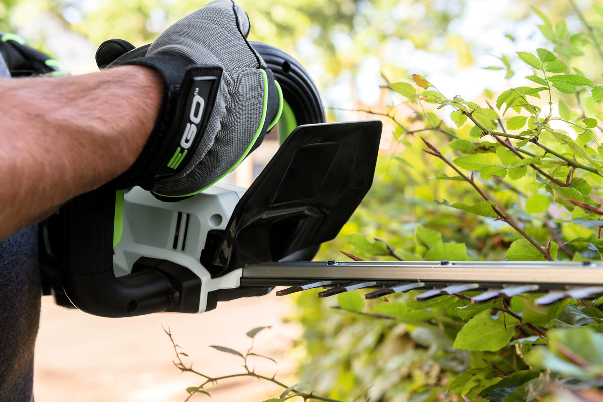 EGO - AKU nůžky na živý plot HT2410E (bez baterie a nabíječky)