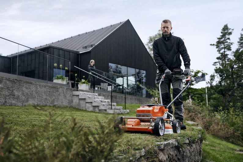 Husqvarna - Aku sekačka LB 553iV (bez baterie a nabíječky)