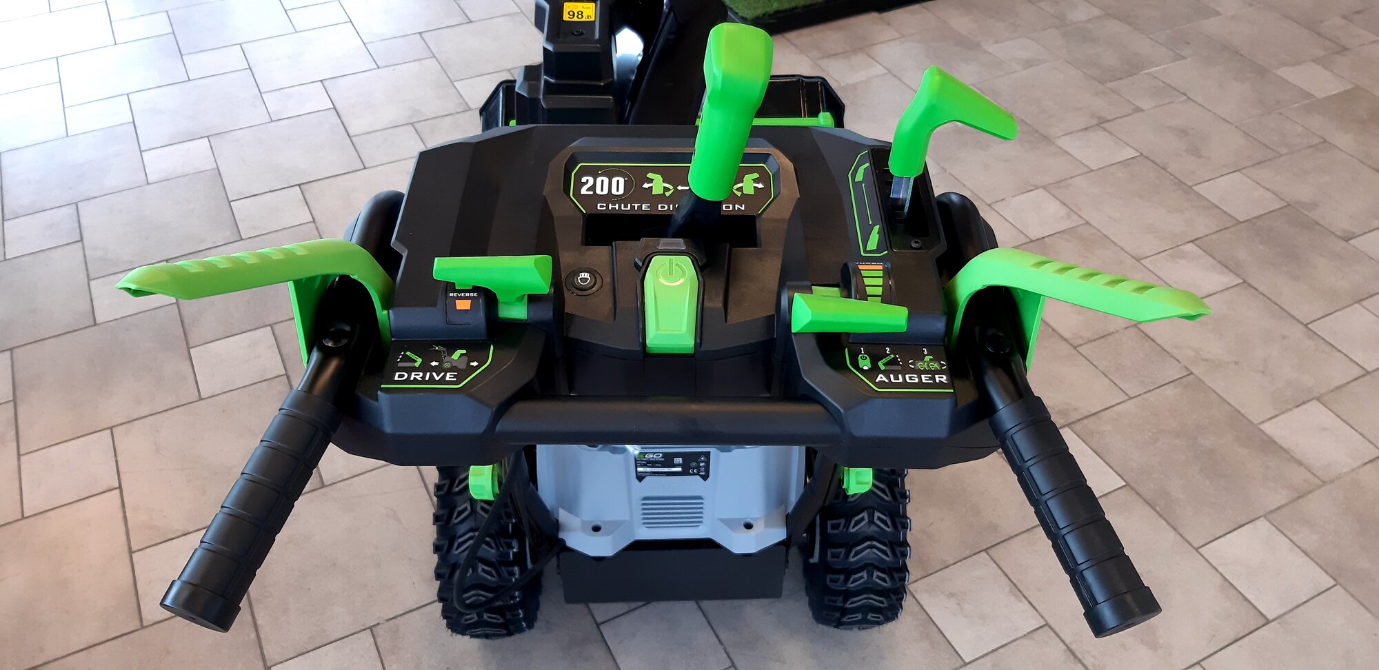 EGO - AKU dvoustupňová kolová sněhová fréza SNT2400E (bez baterie a nabíječky)