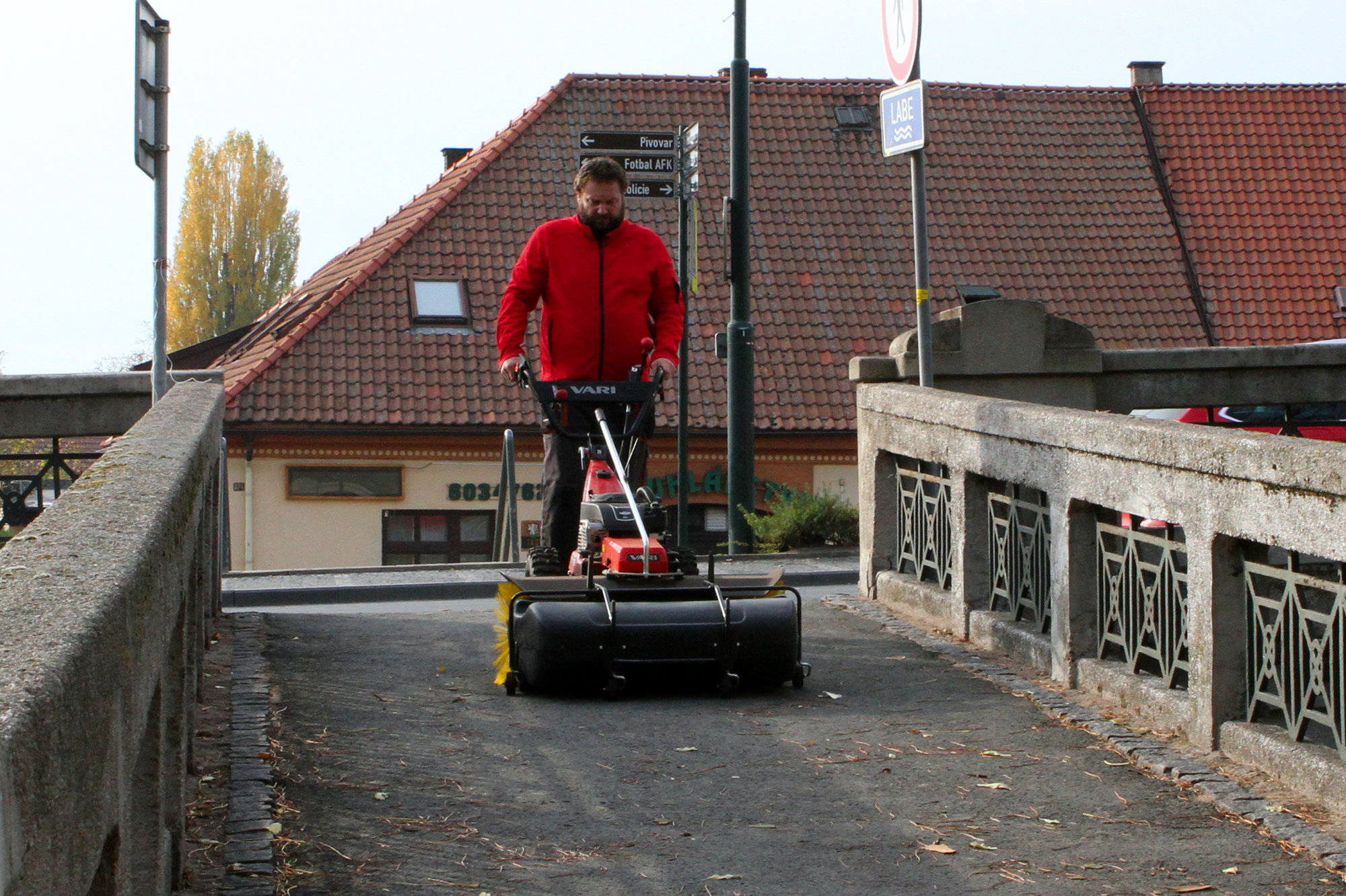 VARI - Zametací kartáč RKV-1000